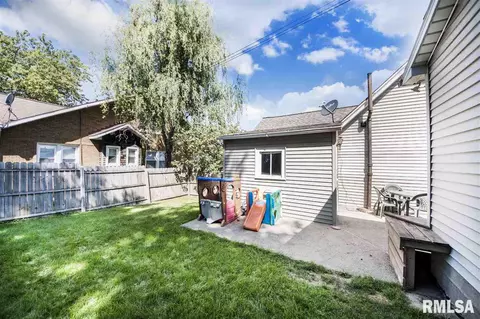 304 E Center St, Eureka, IL 61530 photo 7