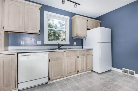 304 E Center St, Eureka, IL 61530 photo 9