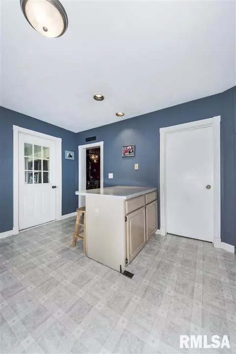 304 E Center St, Eureka, IL 61530 photo 11