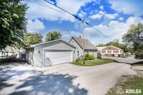 304 E Center St, Eureka, IL 61530 photo 2