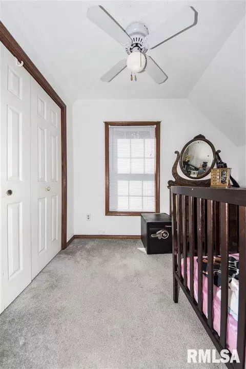304 E Center St, Eureka, IL 61530 photo 25