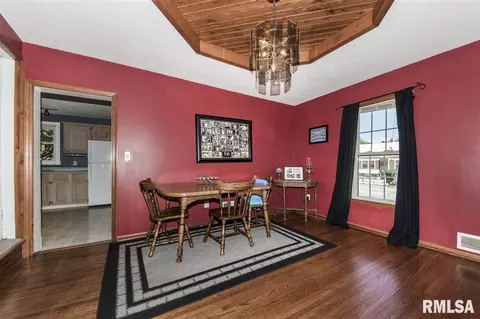 304 E Center St, Eureka, IL 61530 photo 14