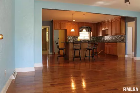 276 W Forrest Dr, Metamora, IL 61548 photo 4