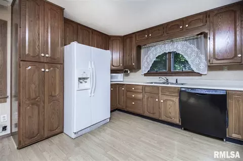 214 Edgewood Rd, Eureka, IL 61530 photo 10