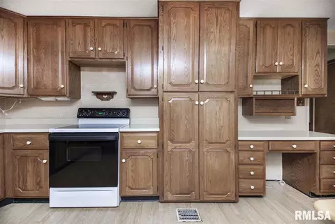 214 Edgewood Rd, Eureka, IL 61530 photo 11