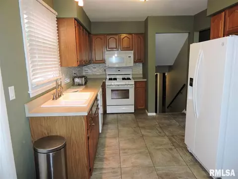 1606 Riverview Dr, Macomb, IL 61455 photo 9
