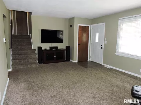 1606 Riverview Dr, Macomb, IL 61455 photo 3