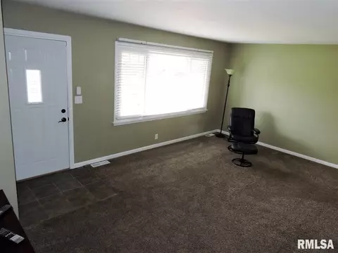 1606 Riverview Dr, Macomb, IL 61455 photo 2