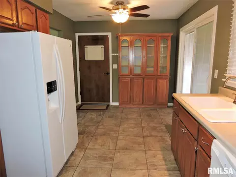 1606 Riverview Dr, Macomb, IL 61455 photo 7