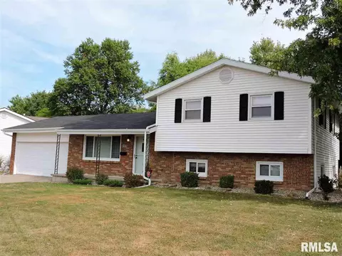 1606 Riverview Dr, Macomb, IL 61455 photo 1