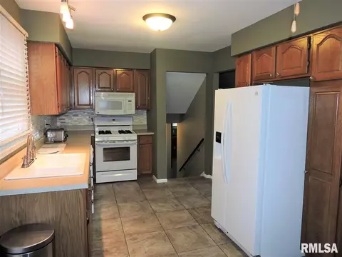 1606 Riverview Dr, Macomb, IL 61455 photo 6