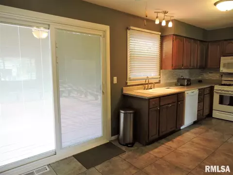 1606 Riverview Dr, Macomb, IL 61455 photo 10