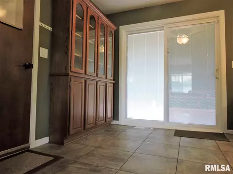 1606 Riverview Dr, Macomb, IL 61455 photo 11