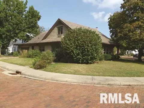 220 N Kickapoo Ter, Peoria, IL 61604 photo 4