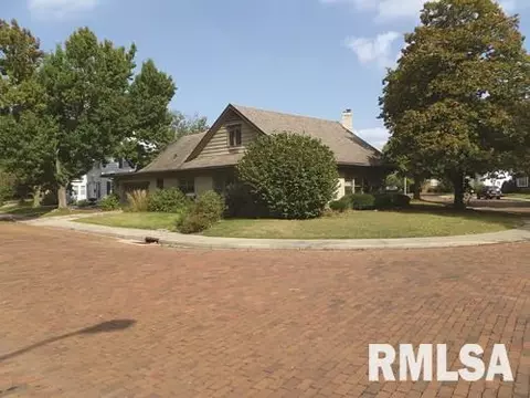 220 N Kickapoo Ter, Peoria, IL 61604 photo 5