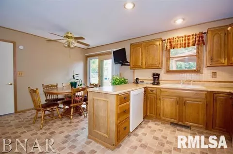 1105 Peppertree Ln, Eureka, IL 61530 photo 14