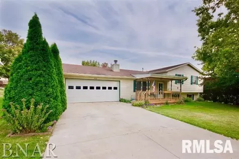 1105 Peppertree Ln, Eureka, IL 61530 photo 1