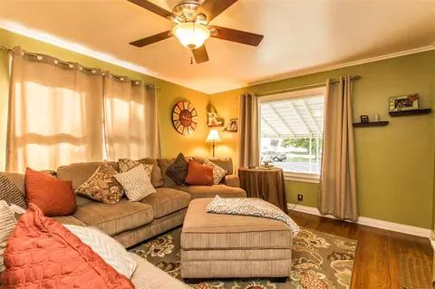819 E Willcox Ave, Peoria, IL 61603 photo 4