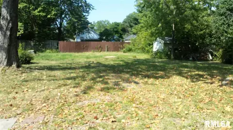 710 N Edwards St, Macomb, IL 61455 photo 3