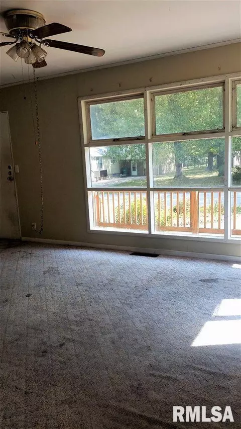 710 N Edwards St, Macomb, IL 61455 photo 4