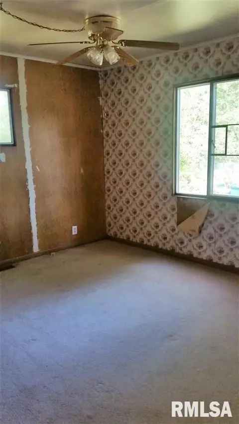 710 N Edwards St, Macomb, IL 61455 photo 8