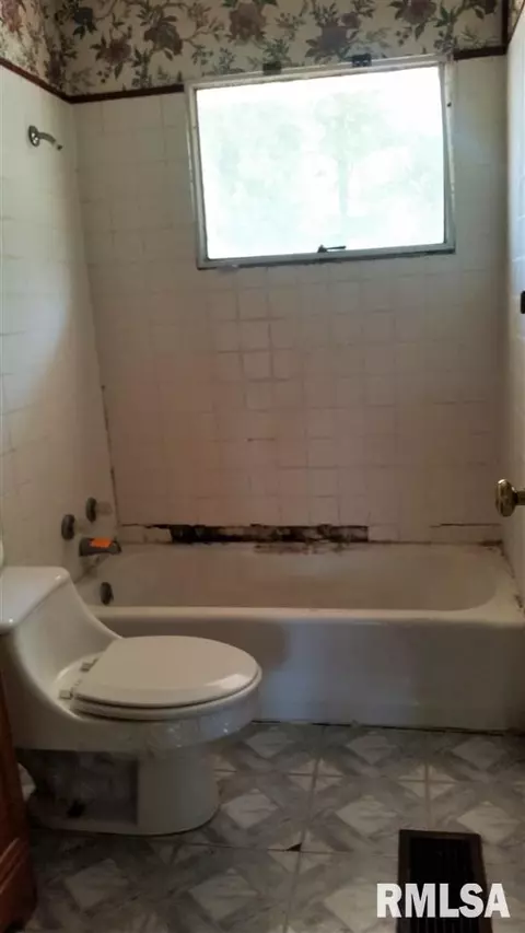 710 N Edwards St, Macomb, IL 61455 photo 10