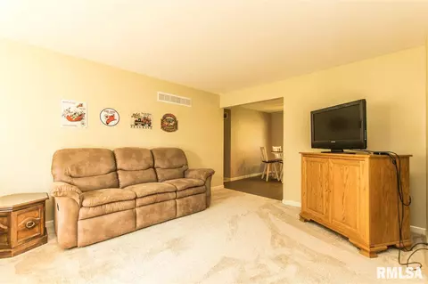 185 Jay Ave, Morton, IL 61550 photo 4