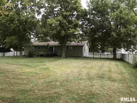 81 S Vera St, Ipava, IL 61441 photo 3