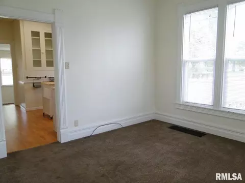 1132 E Washington St, Macomb, IL 61455 photo 5