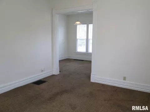 1132 E Washington St, Macomb, IL 61455 photo 11