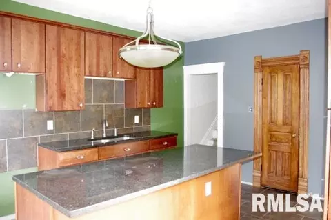 342 S Johnson St, Macomb, IL 61455 photo 6
