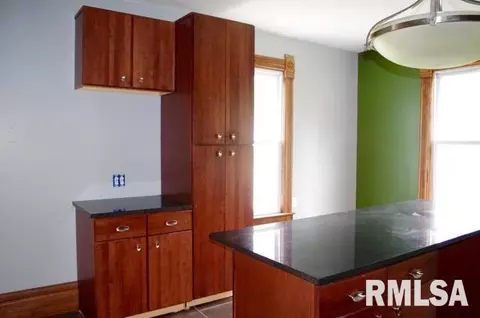 342 S Johnson St, Macomb, IL 61455 photo 8