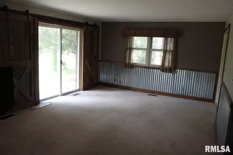 100 Parkway Dr, Eureka, IL 61530 photo 13