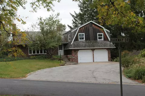 100 Parkway Dr, Eureka, IL 61530 photo 1
