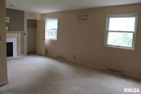 100 Parkway Dr, Eureka, IL 61530 photo 16