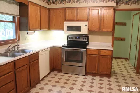 1014 Redbud Ln, Eureka, IL 61530 photo 5