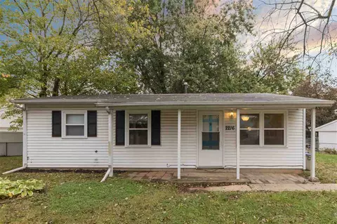 2216 E Linnhill Ln, Washington, IL 61571 photo 1