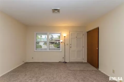 2216 E Linnhill Ln, Washington, IL 61571 photo 3