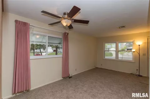 2216 E Linnhill Ln, Washington, IL 61571 photo 9
