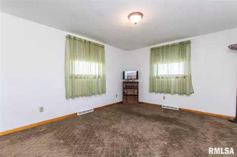 607 E Sheridan St, Manito, IL 61546 photo 13