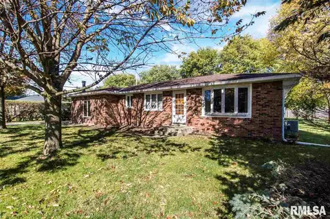 607 E Sheridan St, Manito, IL 61546 photo 2