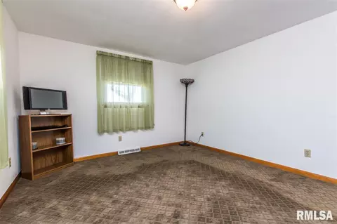 607 E Sheridan St, Manito, IL 61546 photo 14