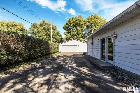 607 E Sheridan St, Manito, IL 61546 photo 4