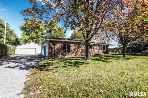 607 E Sheridan St, Manito, IL 61546 photo 3