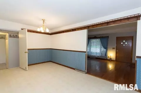 108 E 9th St, Delavan, IL 61734 photo 11