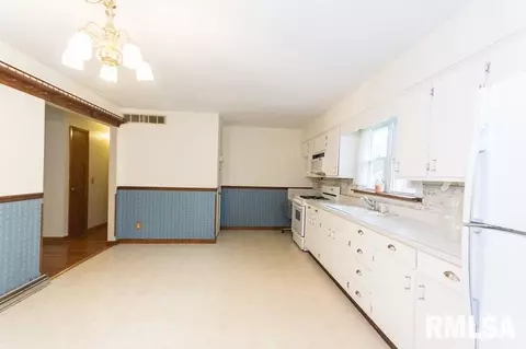 108 E 9th St, Delavan, IL 61734 photo 20