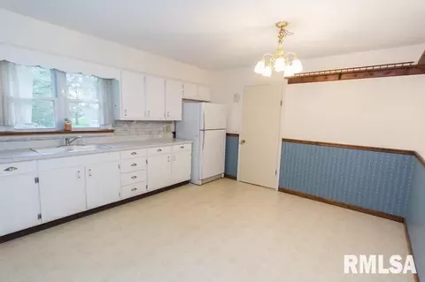 108 E 9th St, Delavan, IL 61734 photo 12