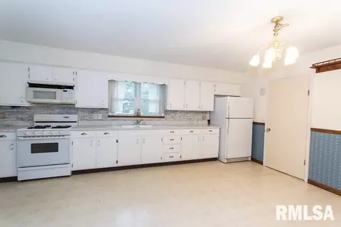 108 E 9th St, Delavan, IL 61734 photo 13