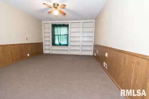 108 E 9th St, Delavan, IL 61734 photo 17