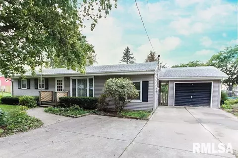 108 E 9th St, Delavan, IL 61734 photo 1
